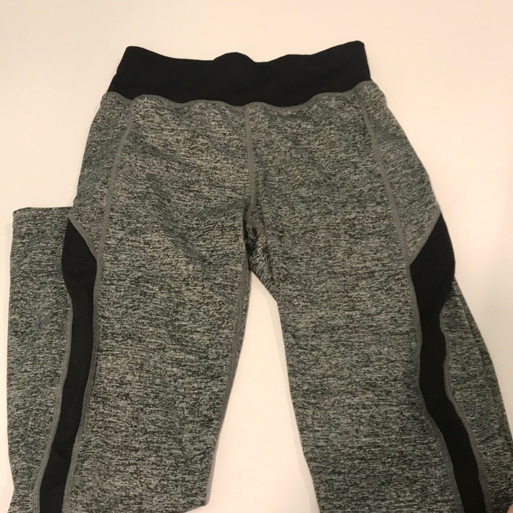 Grey stretchy leggings